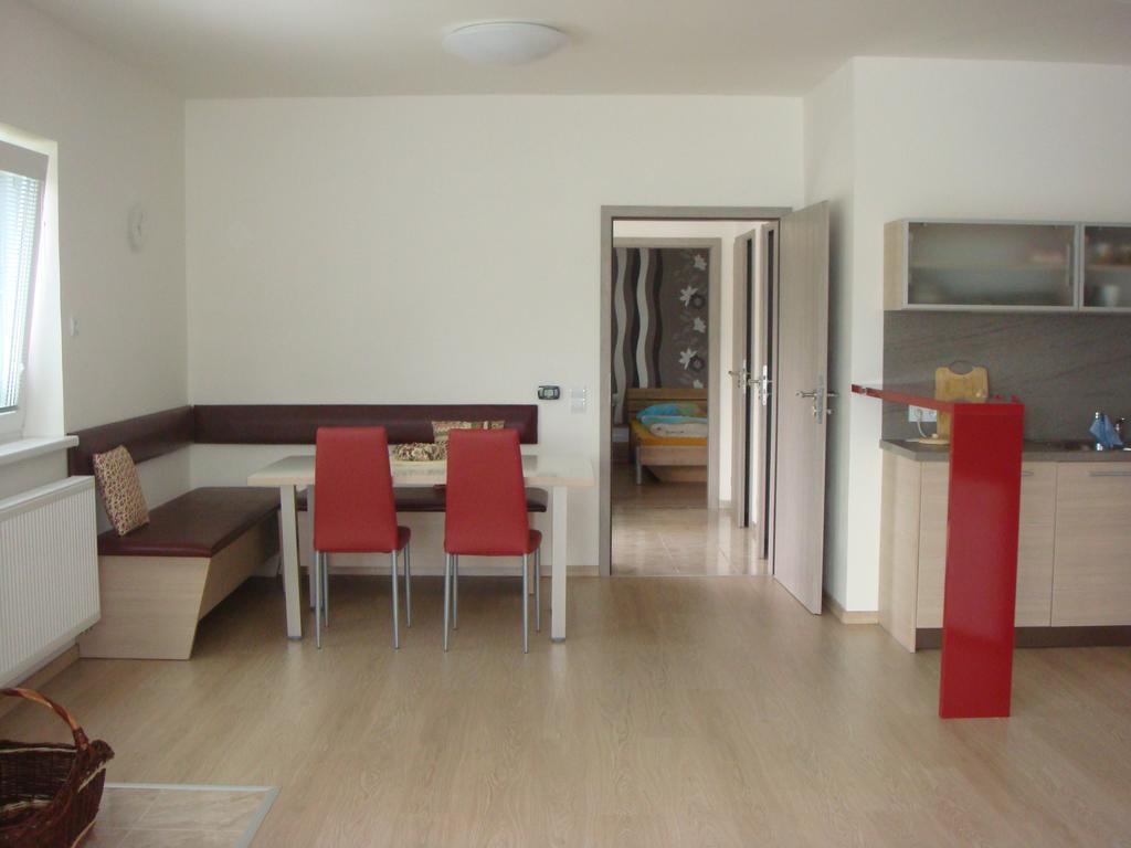 Apartmán Kurdějov Hustopeče Habitación foto